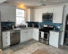 Clean & contemporary kitchen 