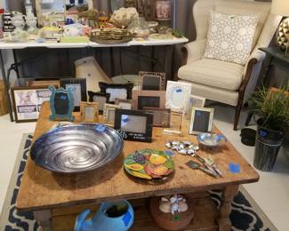 Extensive amount of picture frames in multiple sizes, styles & finishes