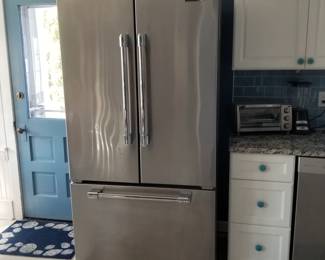 Stainless steel VIKING refrigerator with French doors. Model RDDFF236SS03