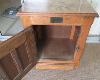 Reproduction ice box.