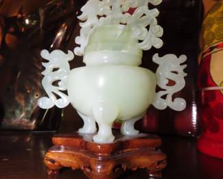 Small jade insence jar.