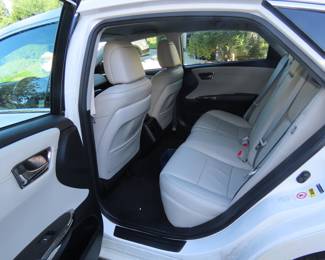 2015 Toyota Avalon. 8900 original miles. !!!!! Leather interior.