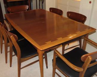 Lane dining table/6 chairs.