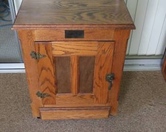 Reproduction ice box.