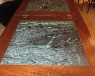 Portable rolling bar.