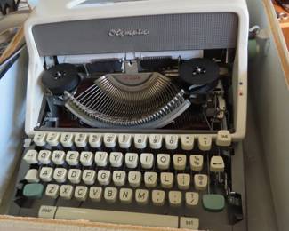 Manual typewriter.