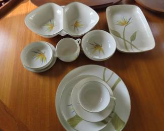 Winfield "Bird of Paradise" dinner set.