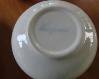 Winfield "Bird of Paradise" dinner set.