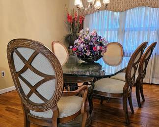 Beautiful Oval Glass Dining Room Table and 6 Chairs,  50 x 90                                                                                                 
Photo 1 of 3