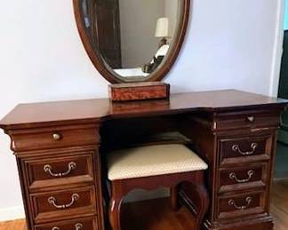 Lovely Vintage Vanity with 8 Drawers, Oval Mirror and, Bench Seat                                                                                        
Vanity 48 x 21 x 28                                                                          
Oval Mirror 25 x 37