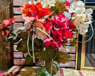 One of many, all arrangements are not pictured.