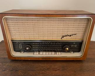 Vintage Telefunken Allegro Model 5083W Tube Radio