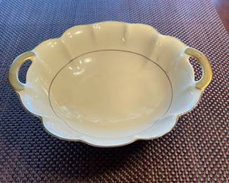 Haviland Leeds Vegetable Bowl w/ Handles