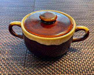 Vintage Hull Drip Pattern Covered Sugar Bowl