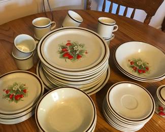 Strawberry Dishes Set