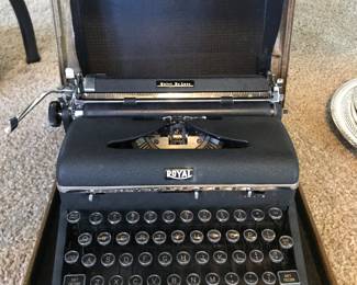 Royal Typewriter 