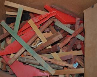 Partial set Lincoln logs 