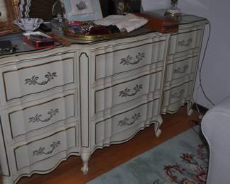 Dresser with mirror 