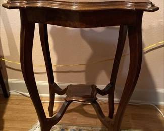 https://www.ebay.com/usr/agesagoestatesales CV1004 Queen Anne Style Antique ORNATE WOOD END TABLE