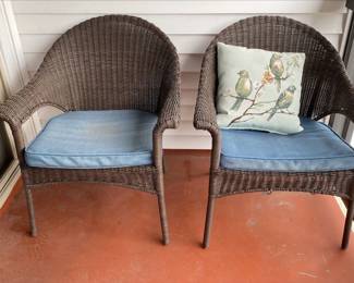 https://www.ebay.com/usr/agesagoestatesales CV1063 PAIR OF WOVEN PATIO CHAIRS WITH BLUE CUSIONS AND PILLOW