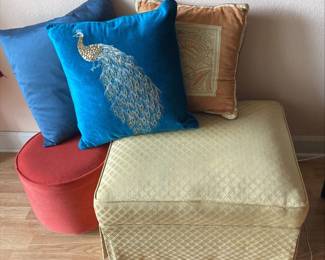 https://www.ebay.com/usr/agesagoestatesales CV1057 LOT OF THROW PILLOWS AND OTTOMANS