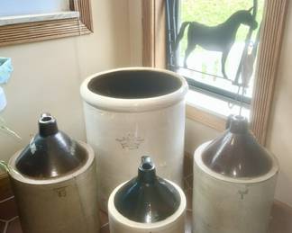 15 gal crock, 3 jugs and metal horse art