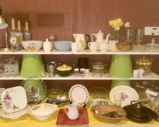 Misc. kitchen collectibles/etc., Fire King and Pyrex bowls, casseroles (SOLD)