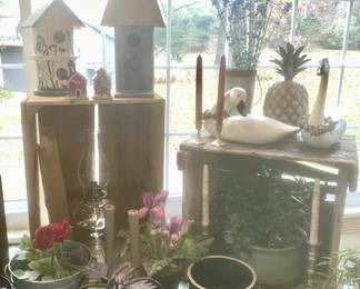 Misc. decor, antique crates, etc.