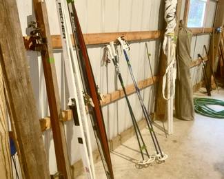Skiis/poles, etc.