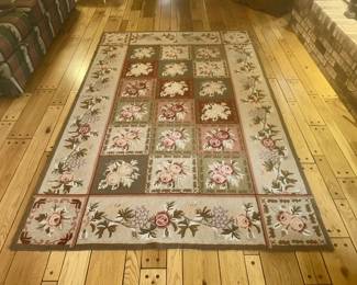Floral area rug