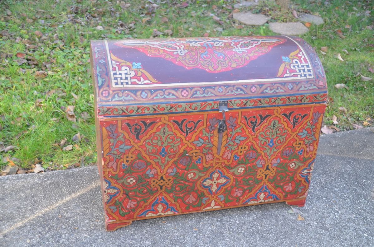 Medford ONLINE AUCTION Unique Eclectic Vintage... starts on 10/28/2023