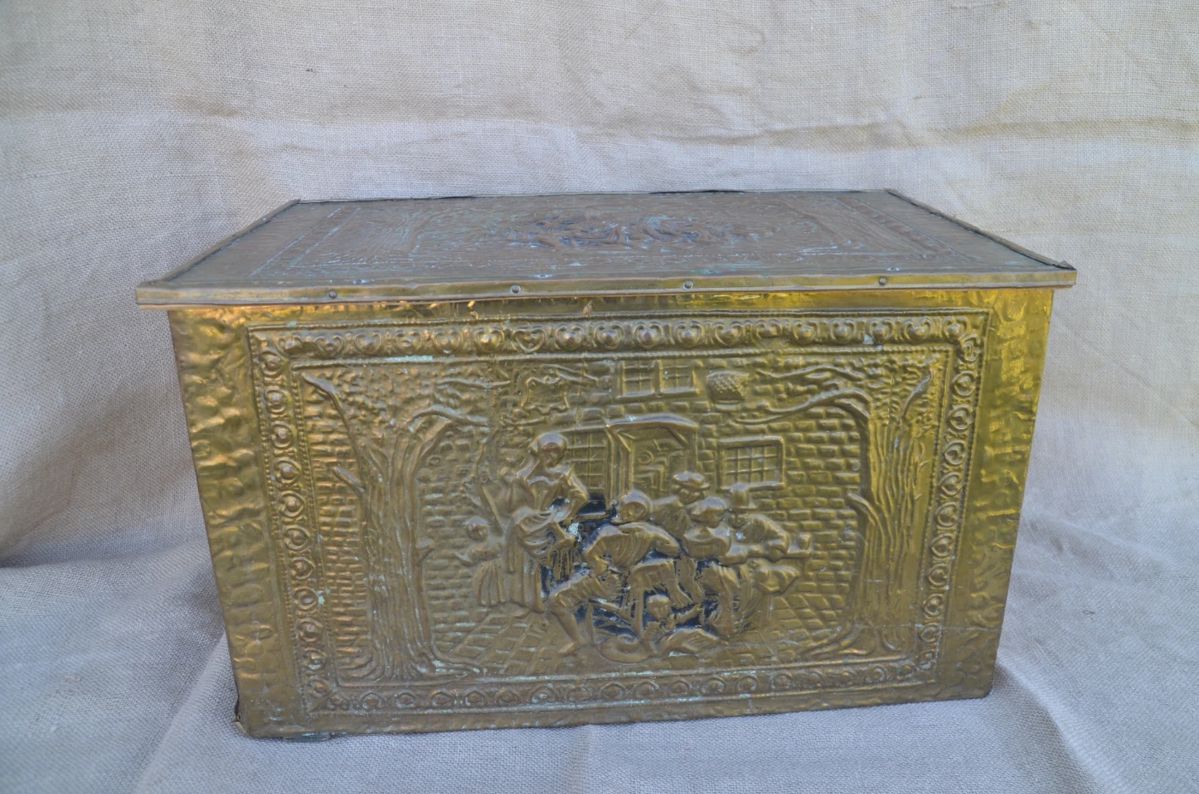 Medford ONLINE AUCTION Unique Eclectic Vintage... starts on 10/28/2023