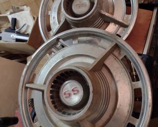 1965 Chevrolet Impala SS Hubcaps