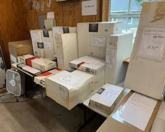 Standard Backrest Short Midnite. Back Rests. Windshields Mounts. Half windshields
Medium Windshield. Quick Release Touring Windshield all Yamaha Raider