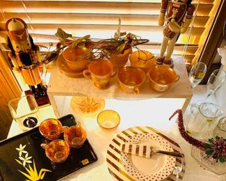 UT Nutcrackers and Cake plate gold and white