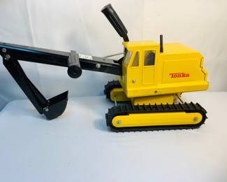 GRLE314 1970s Tonka Excavator Excavator is approx 12' Tall x 21' Long. Very good condition