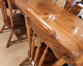 Large Dining Table with Extensions and 6 Matching Dining Chairs. 