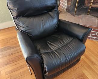 Black Leather Recliner in great condition - Consignment 