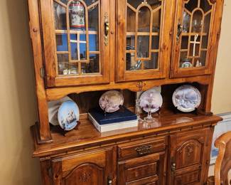 Hutch/Gallery Cabinet 