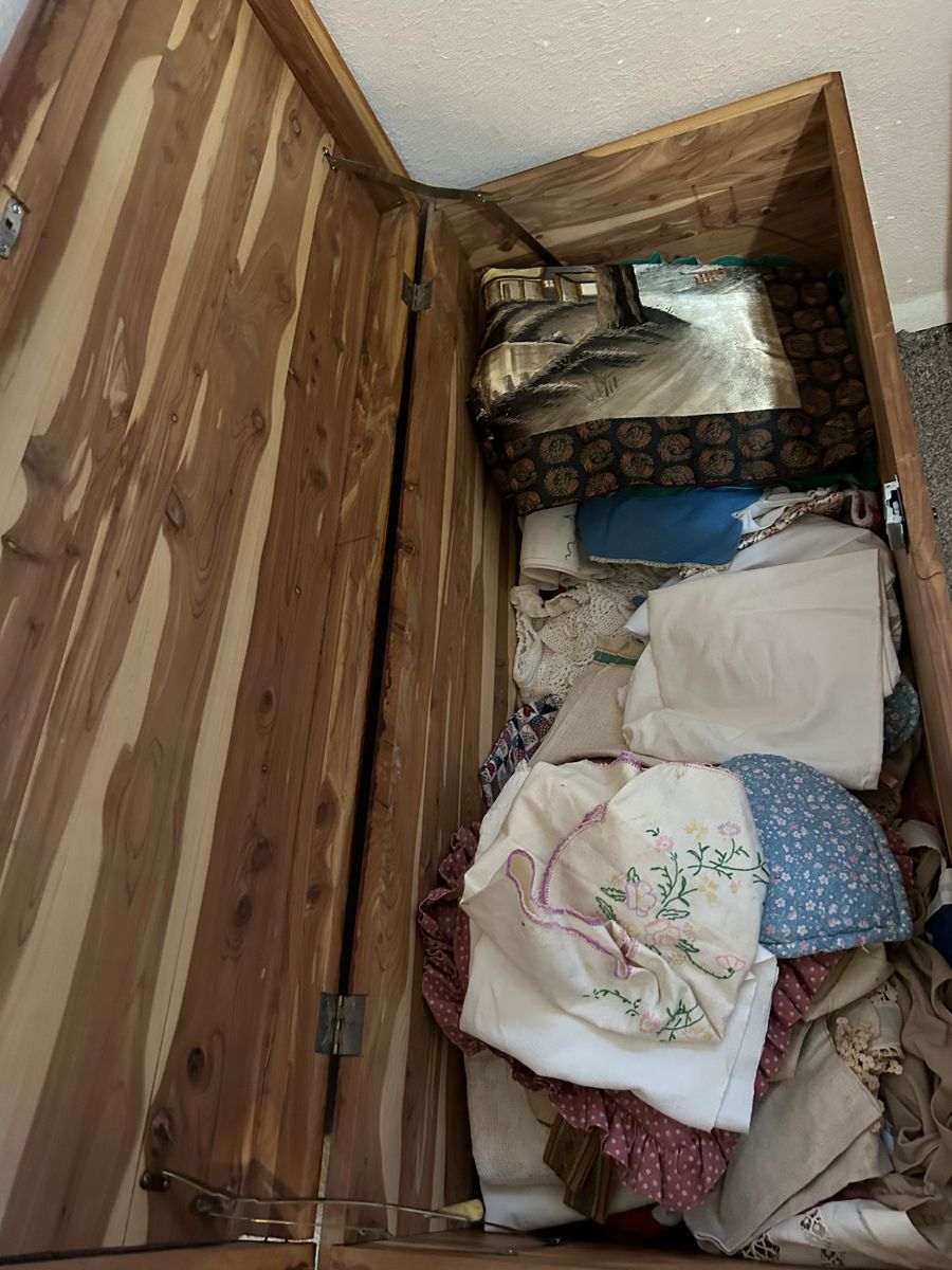 Estate Sales GirlPickers Dream 5075... starts on 11/10/2023