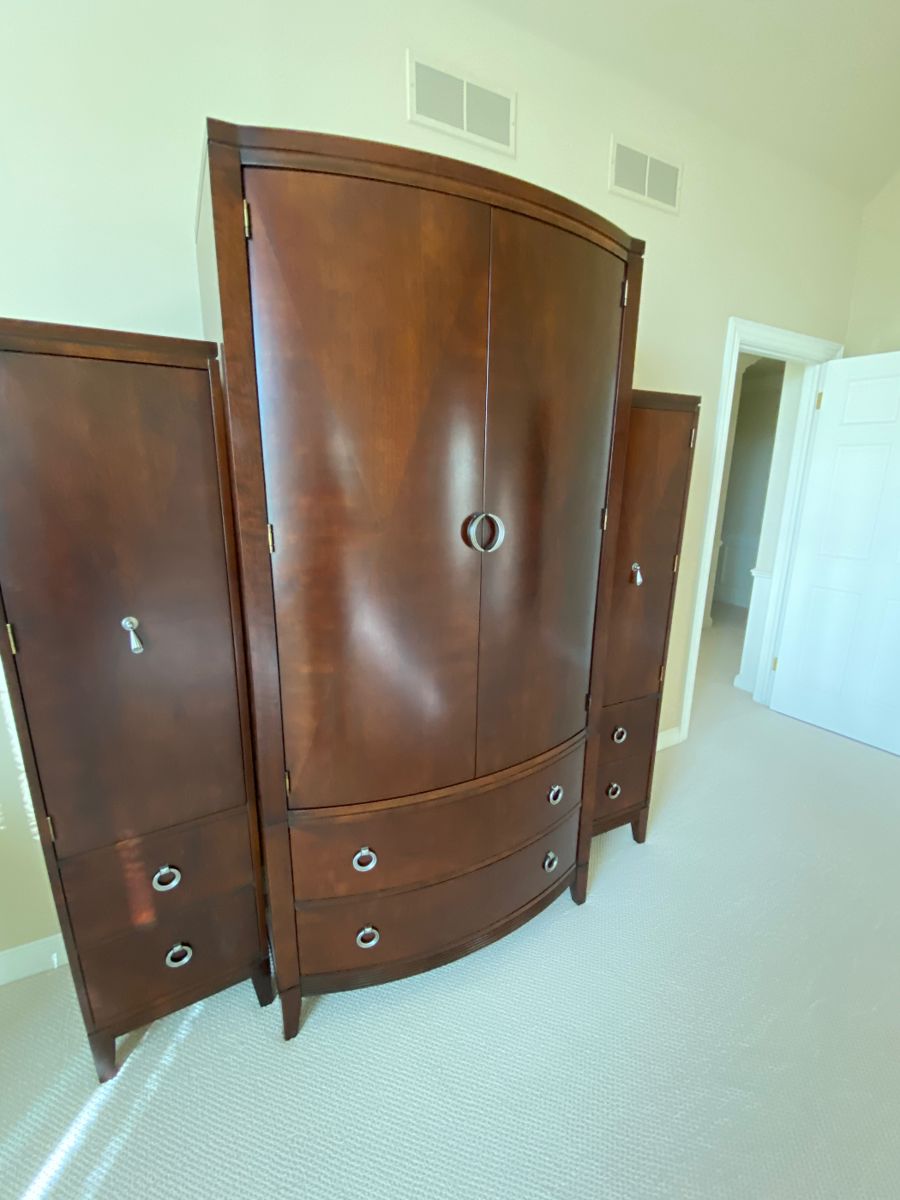 MEQUON ESTATE SALE!! in Mequon, WI starts on 11/4/2023