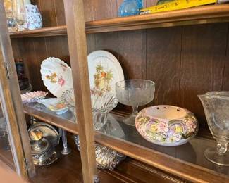 LOT OF VINTAGE DISHES