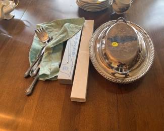  SILVERPLATE SERVER AND UTENSILS