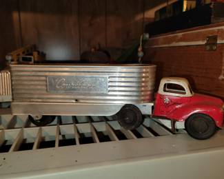 Tin Courtland semi truck and trailer 