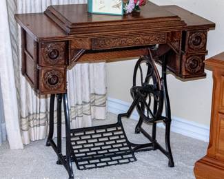 Beautiful Antique Treadle Sewing Machine 