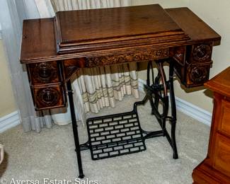 ANTIQUE Sewing Machine