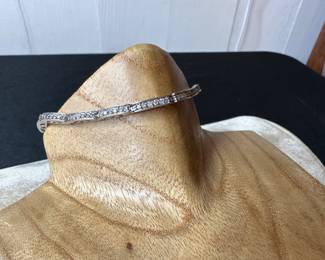 J13 - $275. 10kt & diamond bracelet. 6.8 grams. 