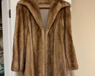 A40 - $95. Women's Fur Coat - Looks to be in great condition. 