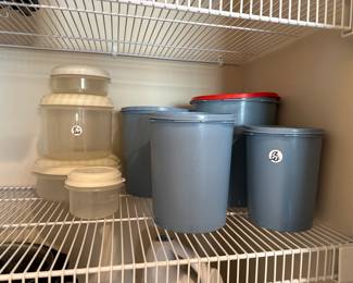 A85 - $12 Tupperware Canister Set