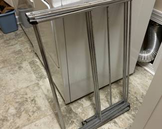 A47 - $5 folding drying rack 